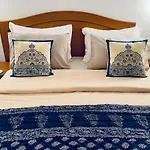 Riviera Resedensy Silver Elephant